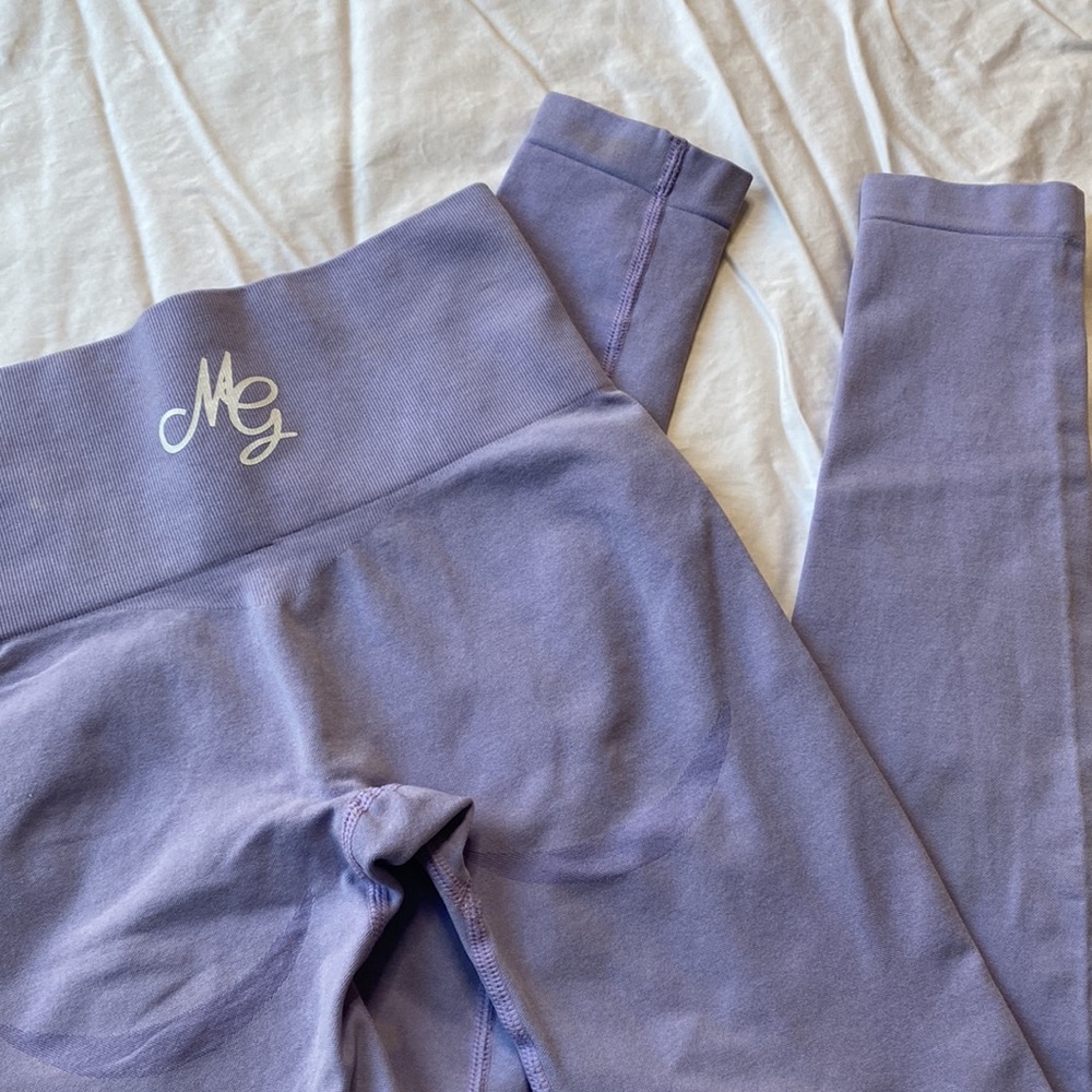 Contour Leggings - Picture 2 of 3